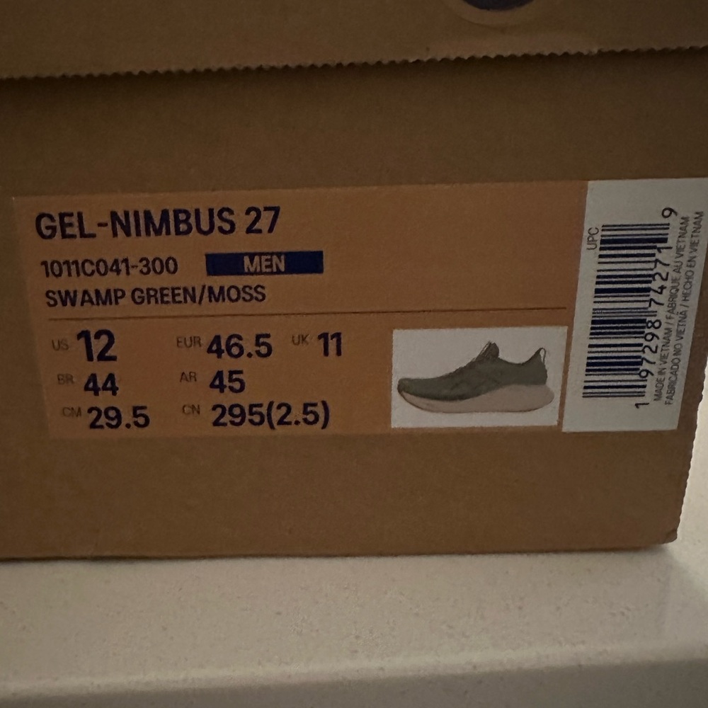 GEL-NIMBUS 27 Rare Color MENS 12 Used only 6 months I switch my shoes. - Picture 8 of 9